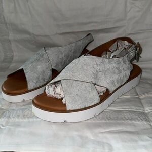 Gentle Souls Leather Cross Band Sandals Pearl‎